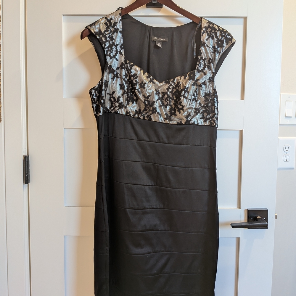 Intrigue Chic Black‎ and Gold